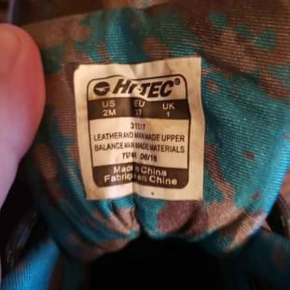 Hiking boots - Picture 3 of 4